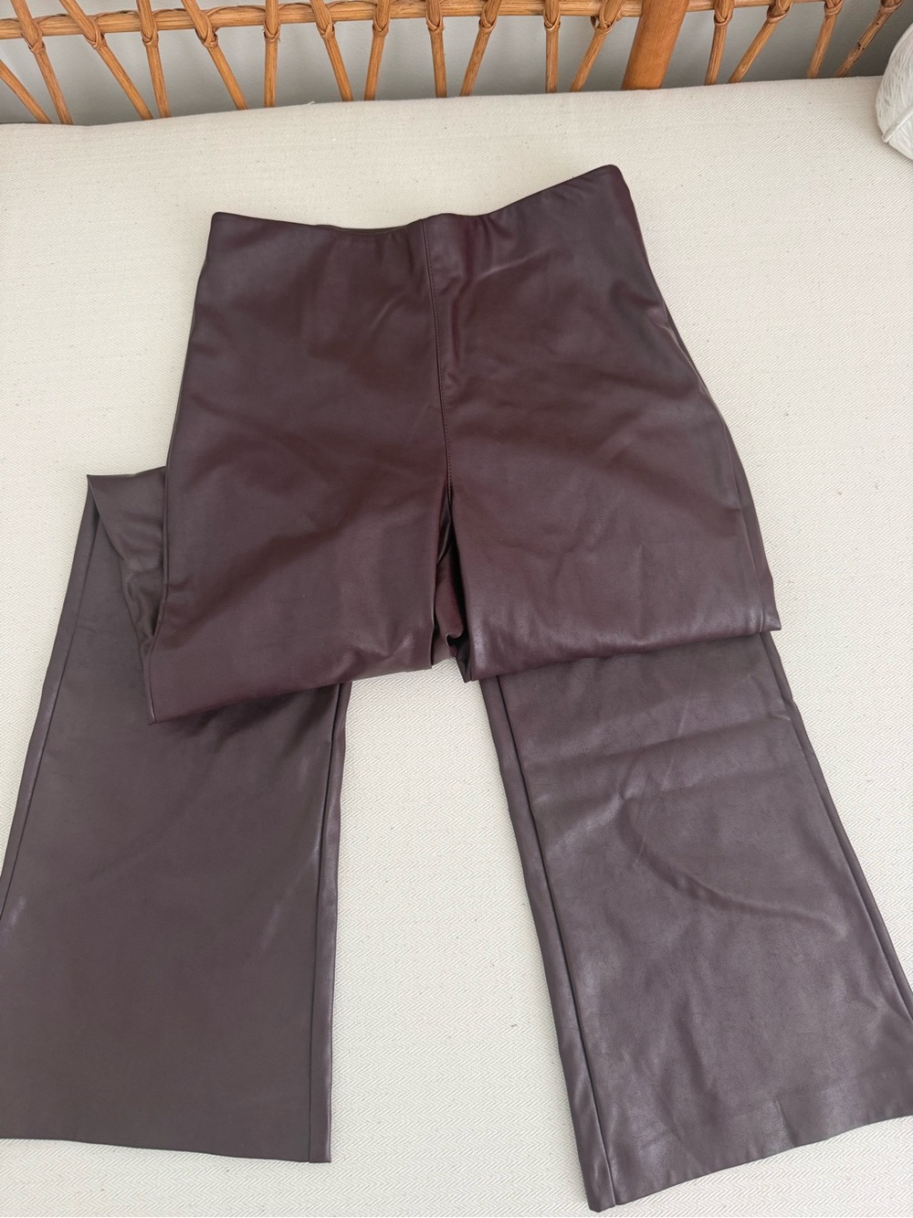 Aritzia - Wilfred Vegan Leather Wide-Leg Pants in Deep Wine - Picture 5 of 6